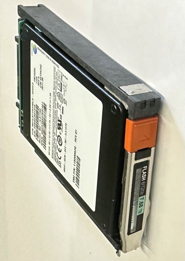 PA33N7T6 EMC7680 - EMC 7.68TB SSD SAS 2.5" HDD for Unity 300, 300F, 350F, 400, 400F, 450F, 500, 500F, 550F, 600, 600F, 650, 25 and 80 bay enclosures 1 year warranty